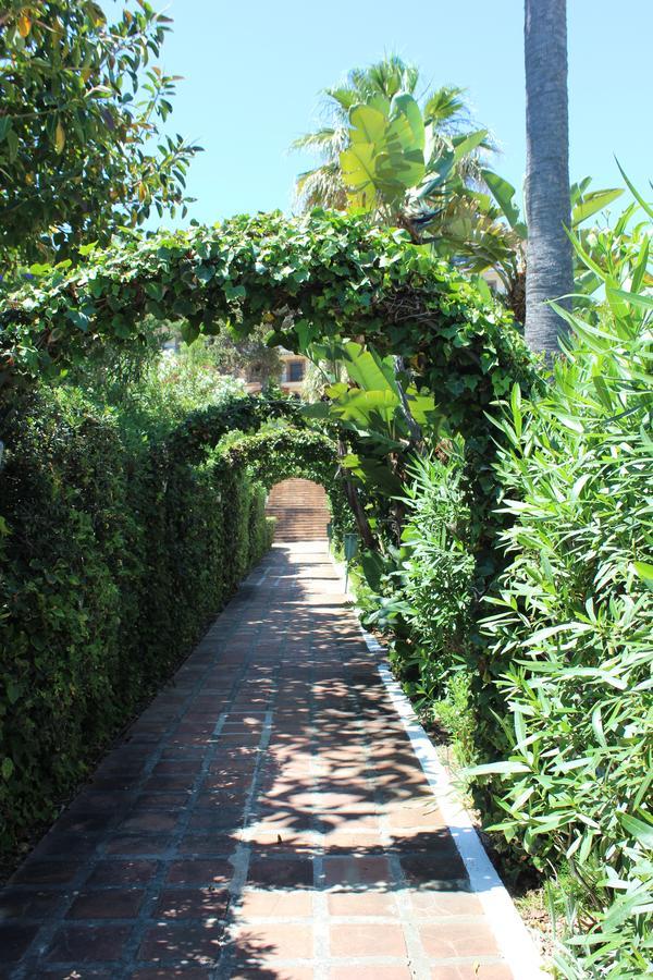 Mansion Alhamar - 2 Bedroom, Frontline Beach, Mountain Views, Full Size Pool, Tennis Courts, Close To Shops, On-Site Bar & Chiringuito Sitio de Calahonda Extérieur photo