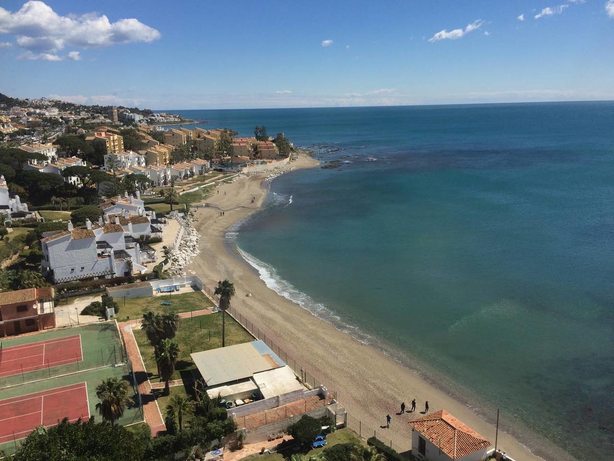 Mansion Alhamar - 2 Bedroom, Frontline Beach, Mountain Views, Full Size Pool, Tennis Courts, Close To Shops, On-Site Bar & Chiringuito Sitio de Calahonda Extérieur photo