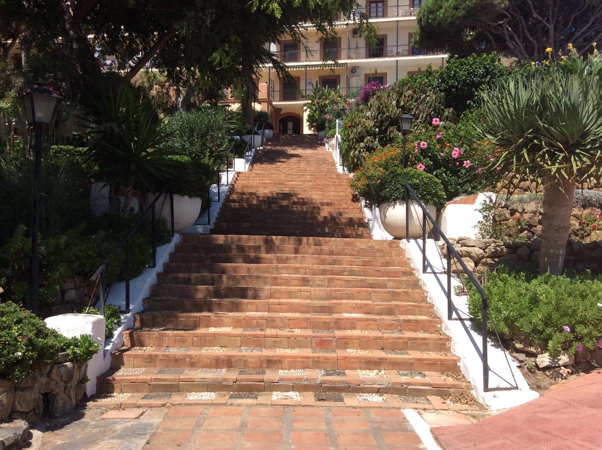 Mansion Alhamar - 2 Bedroom, Frontline Beach, Mountain Views, Full Size Pool, Tennis Courts, Close To Shops, On-Site Bar & Chiringuito Sitio de Calahonda Extérieur photo